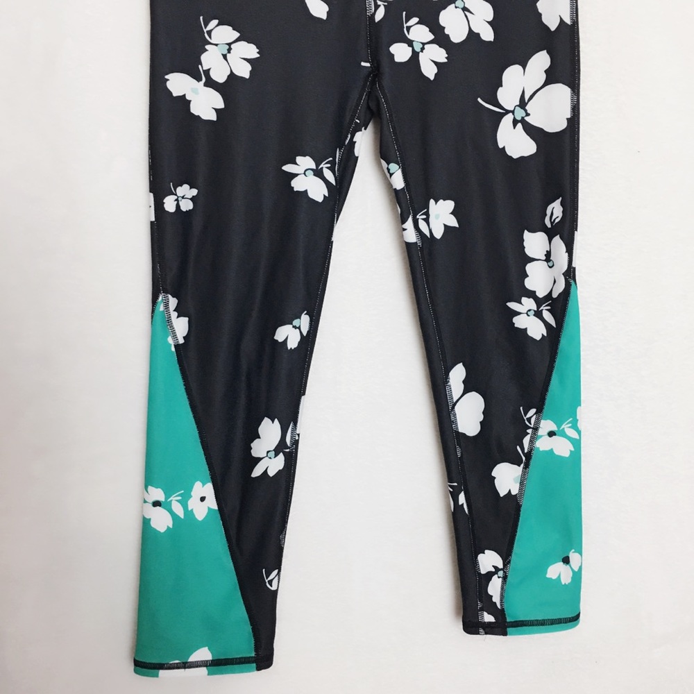 Fabletics Tuberose Capri Black Jazmine Print XXS - Picture 4 of 8